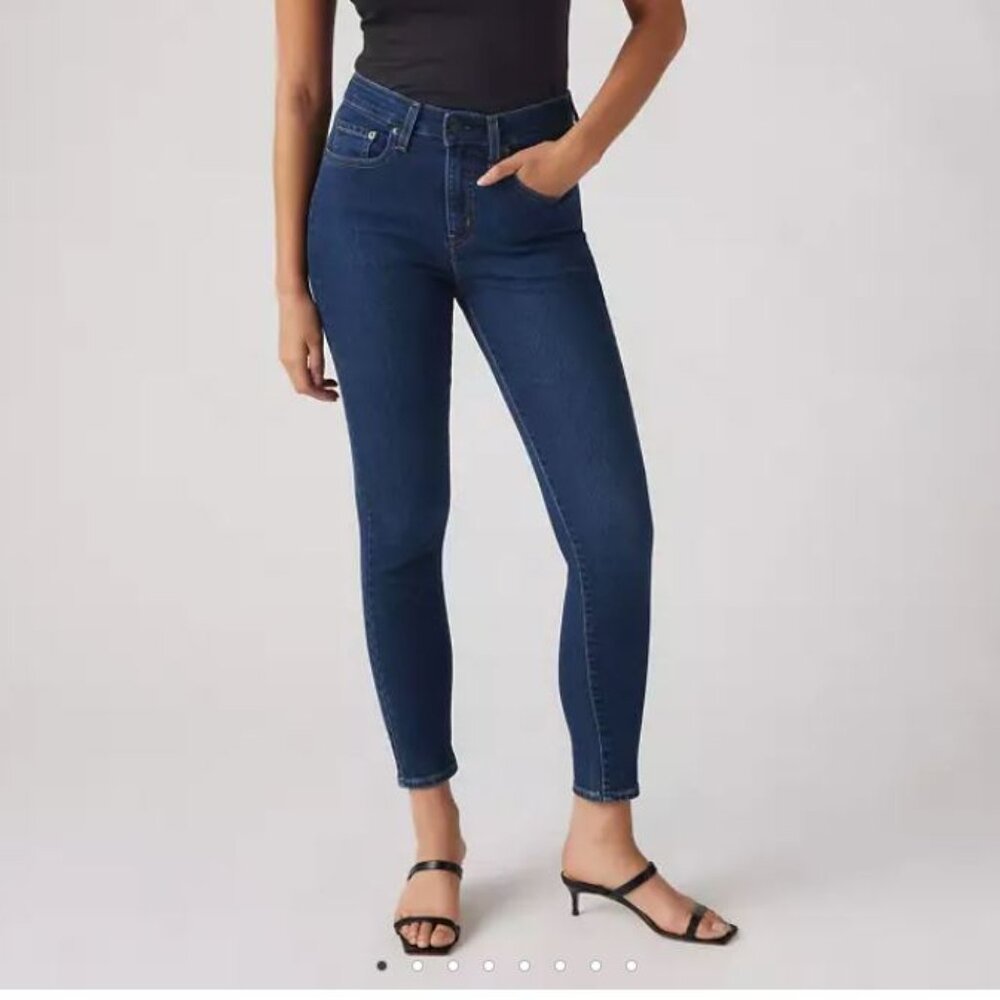 Levis 721 Dark Denim - Size 28